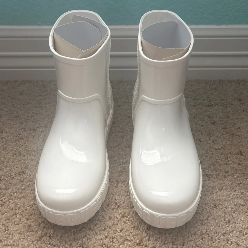 UGG‎ Womens Glossy White Rain Boots Size 12 New in Box